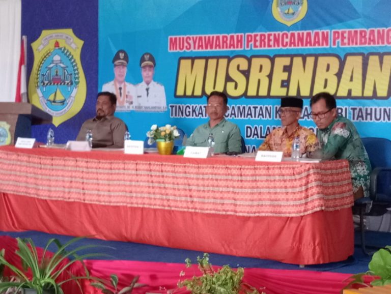 Asisten 1 wakili Bupati Tanjabtim didampingi Camat buka Musrenbang 2024 di Kecamatan Kuala Jambi