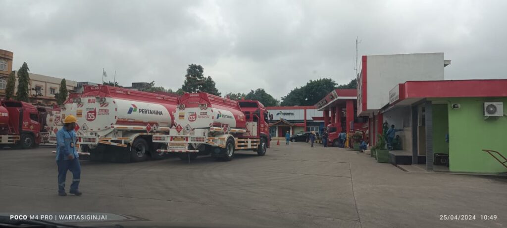 Unjuk Rasa di Depan Depot Pertamina Kasang, AWaSI Jambi Beberkan Persoalan Minyak Dan Gas