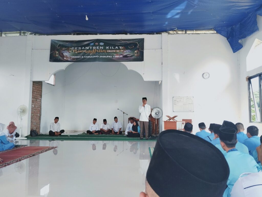 SMA Negeri 8 Tanjab Timur Melaksanakan Kegiatan Pesantren Kilat Ramadhan 1445 H