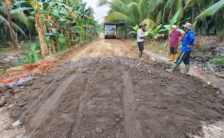 Romi Sibuk Urus Politik, Warga Mendahara Jalan Kami Bagus Karya Sendiri